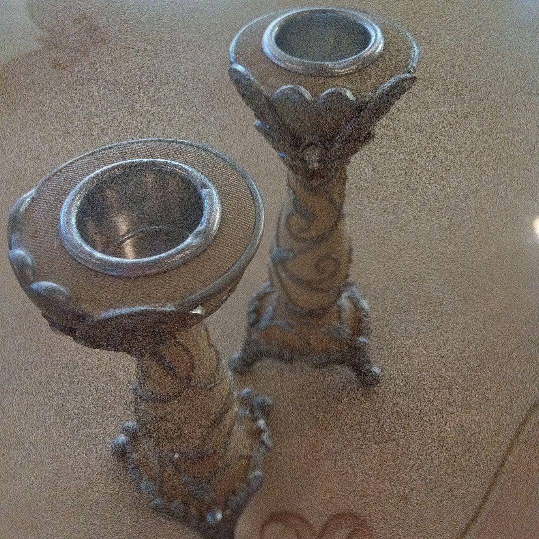 装飾的な金属製キャンドルホルダー2個セット