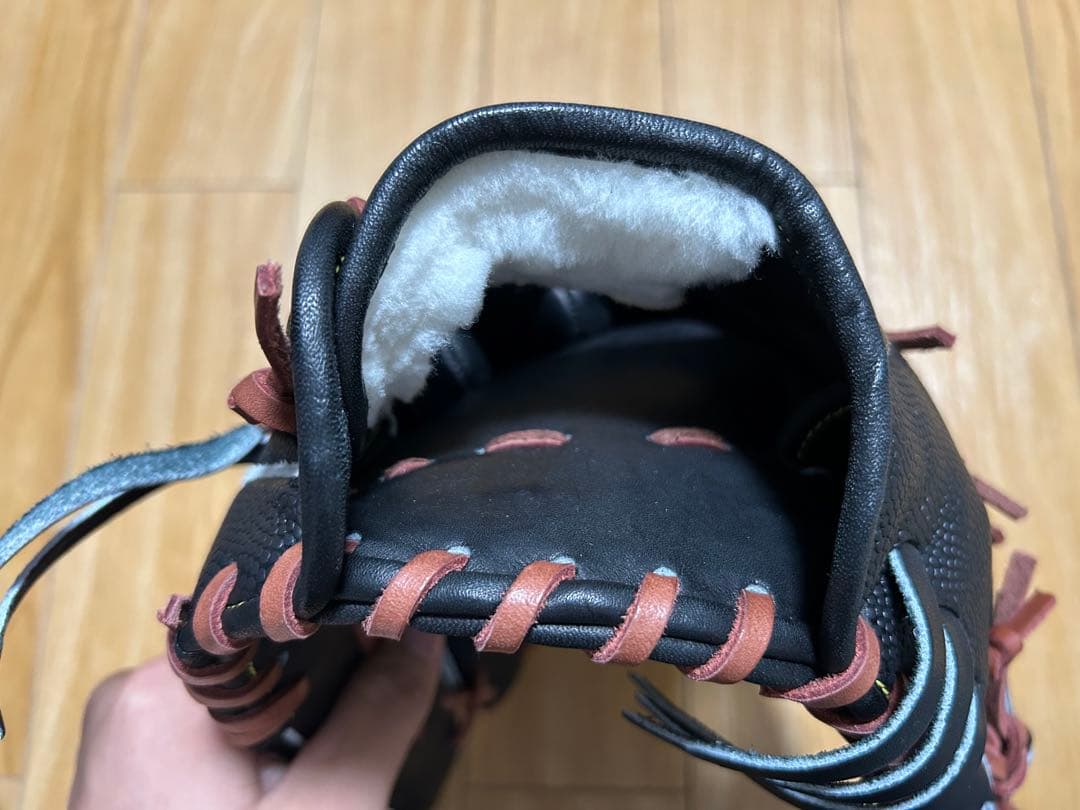 ウィルソン 野球グローブ 硬式・内野手用右投げ【定価　63800円】黒　ブラック