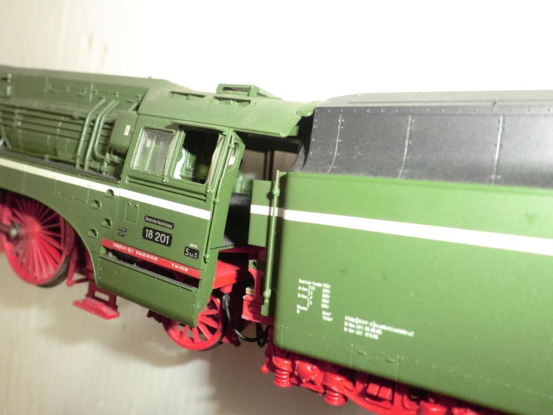 HOゲージROCO 東ドイツ国鉄 DR 高速試験用機関車 BR18 201号機