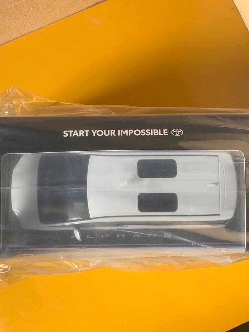 トヨタ ALPHARD ホワイト ミニカー