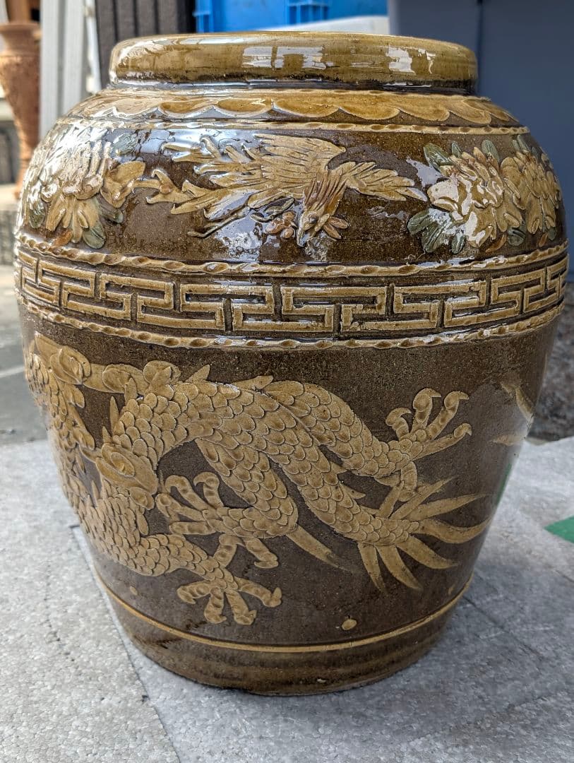 装飾的な彫刻の陶器の壺 約28cm