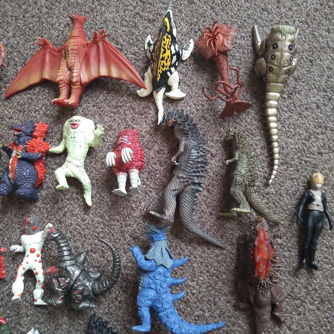 d*2様 ウルトラマンシリーズ 怪獣フィギュア 82体
