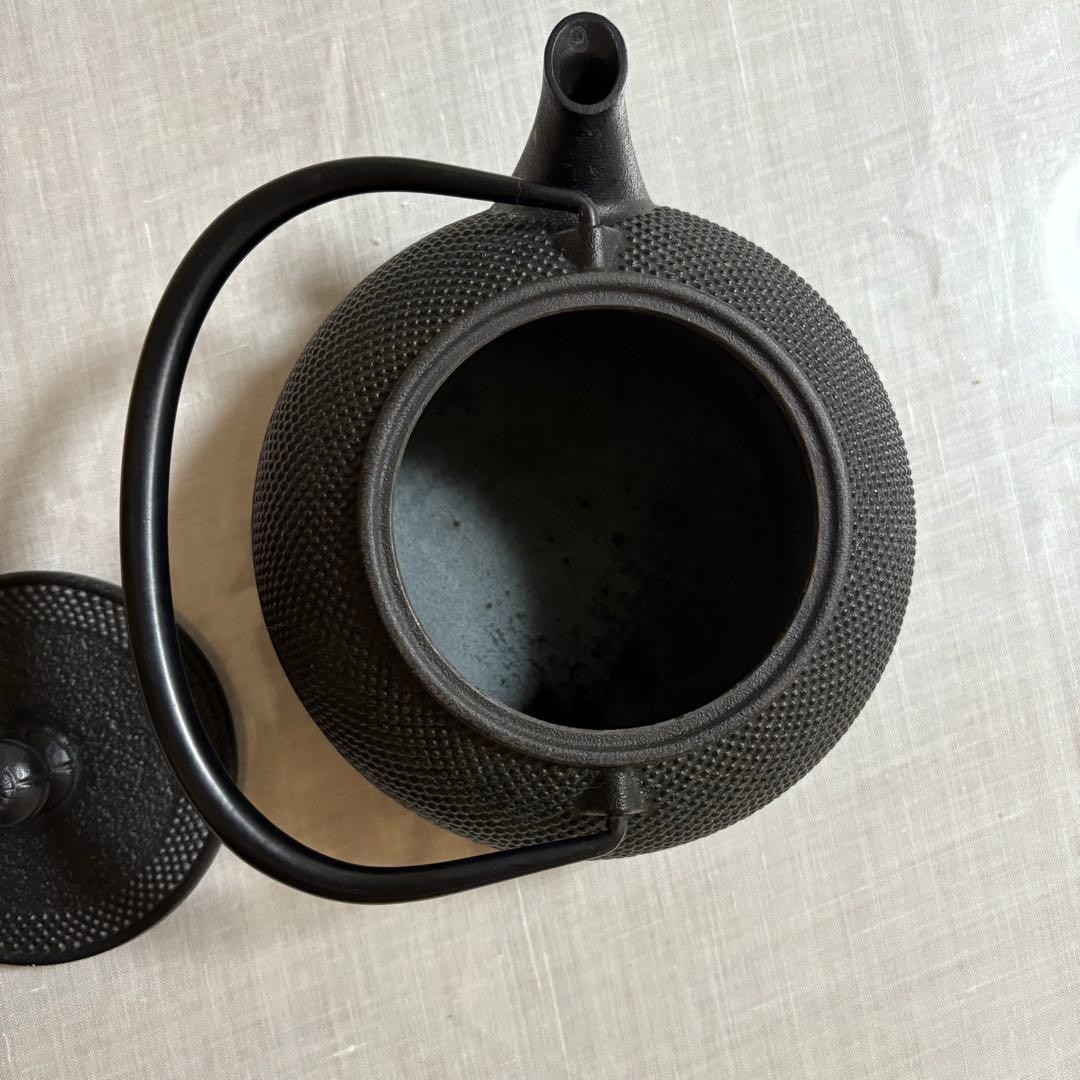 【mido midoさま専用】 岩鋳 鉄瓶 7型アラレ IH対応 黒焼付0.9