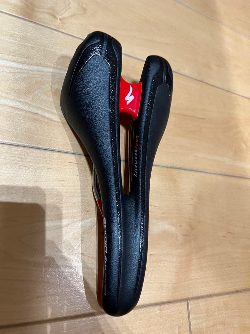 Specialized サドル 黒/赤