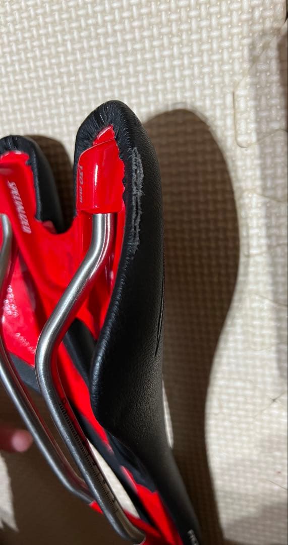 Specialized サドル 黒/赤