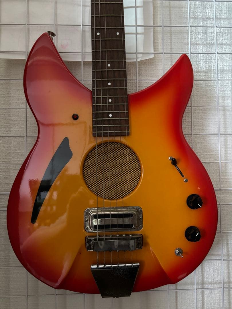 クリスマスカンパニー　アンプ内蔵リッケンバッカータイプギター