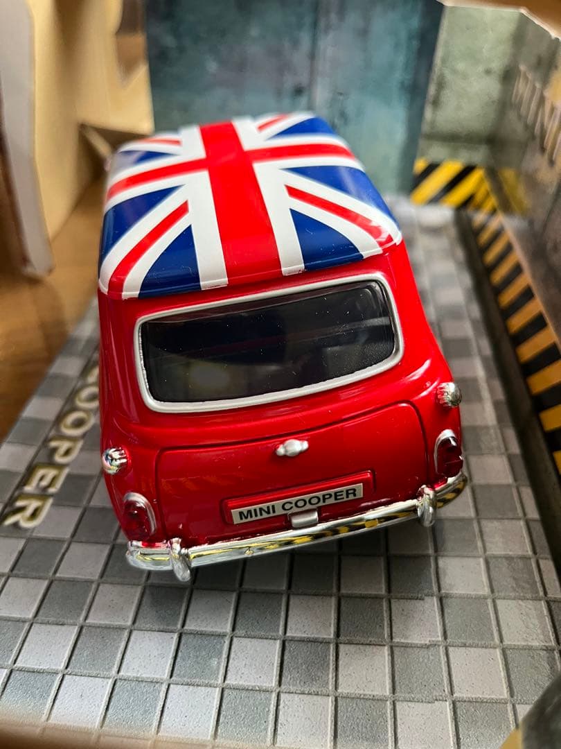 ミニカー　 ミニクーパー　1/18 赤