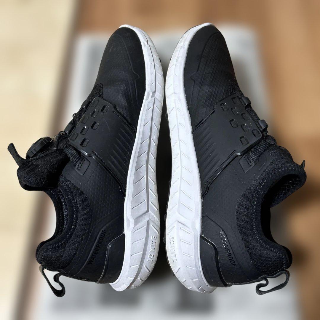 美品　黒色ゴルフシューズ　PUMA