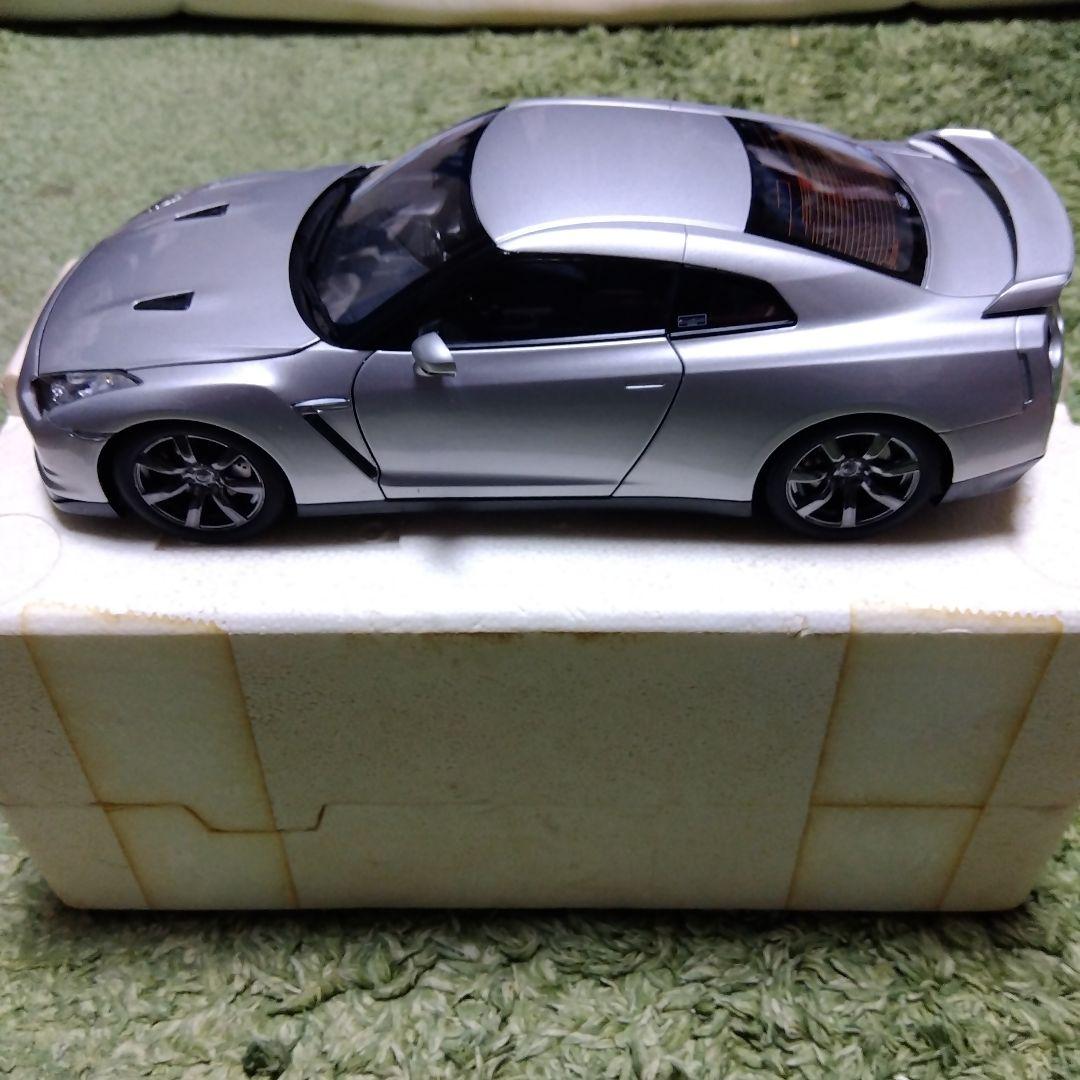 京商 日産 GTR R35 プレミアムエディション 1/18　ミニカー