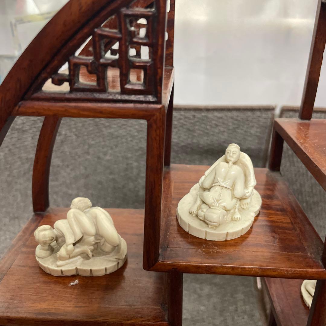 天然木飾り台　円形　象牙風彫刻　四十八手　春画