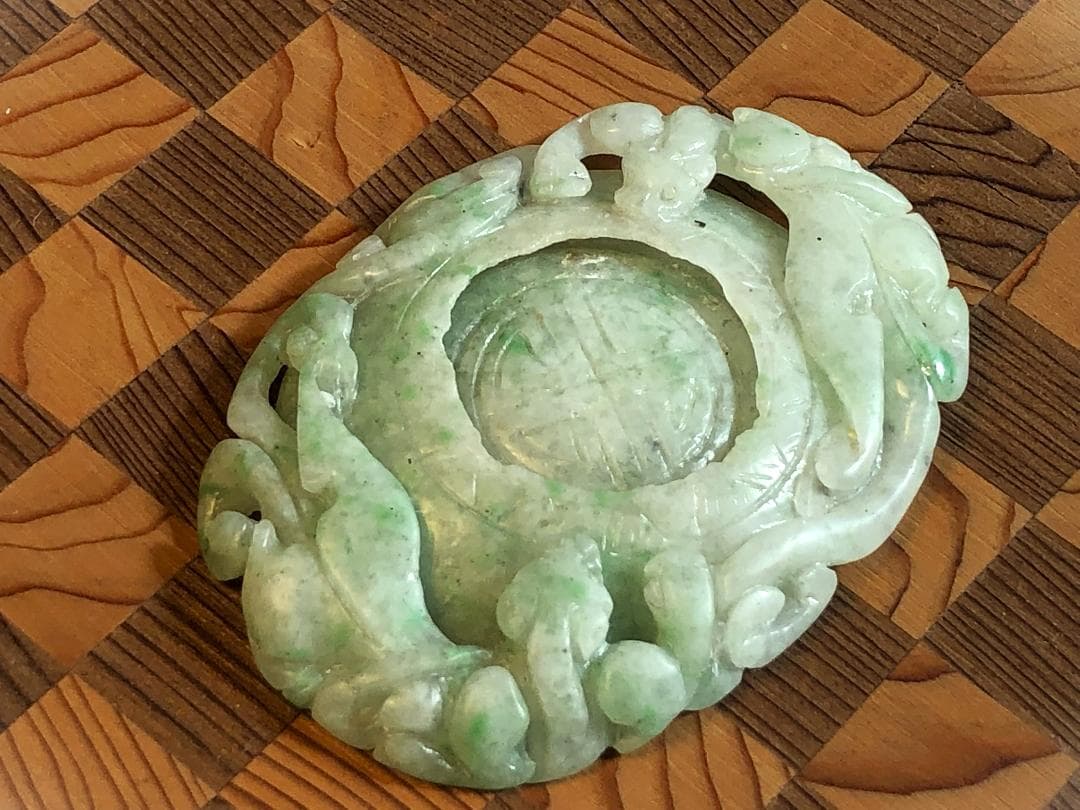【 中国骨董翡翠 】　刳抜き平玉　双虎透かし彫り　帯留/佩玉/古玉/和田玉