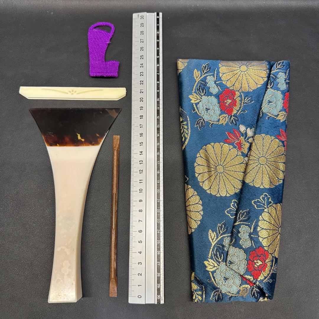 ♡Nc右1009 三味線 撥 バチ べっ甲 刺繍 バチケース付き 2点まとめ