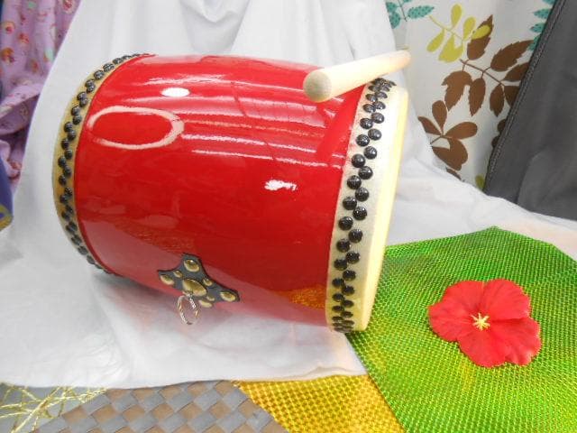 新品未使用(送料無料)13.980円　エイサー小太鼓24cm 3mのサージ付き