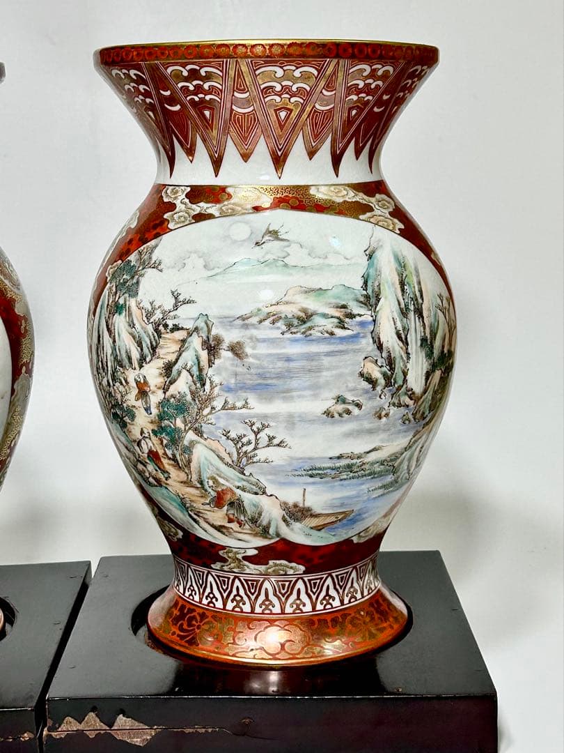 明治九谷 松本佐平 松雲堂 赤絵金彩梅鶯文虎渓三笑図花瓶一対 九谷焼 九谷