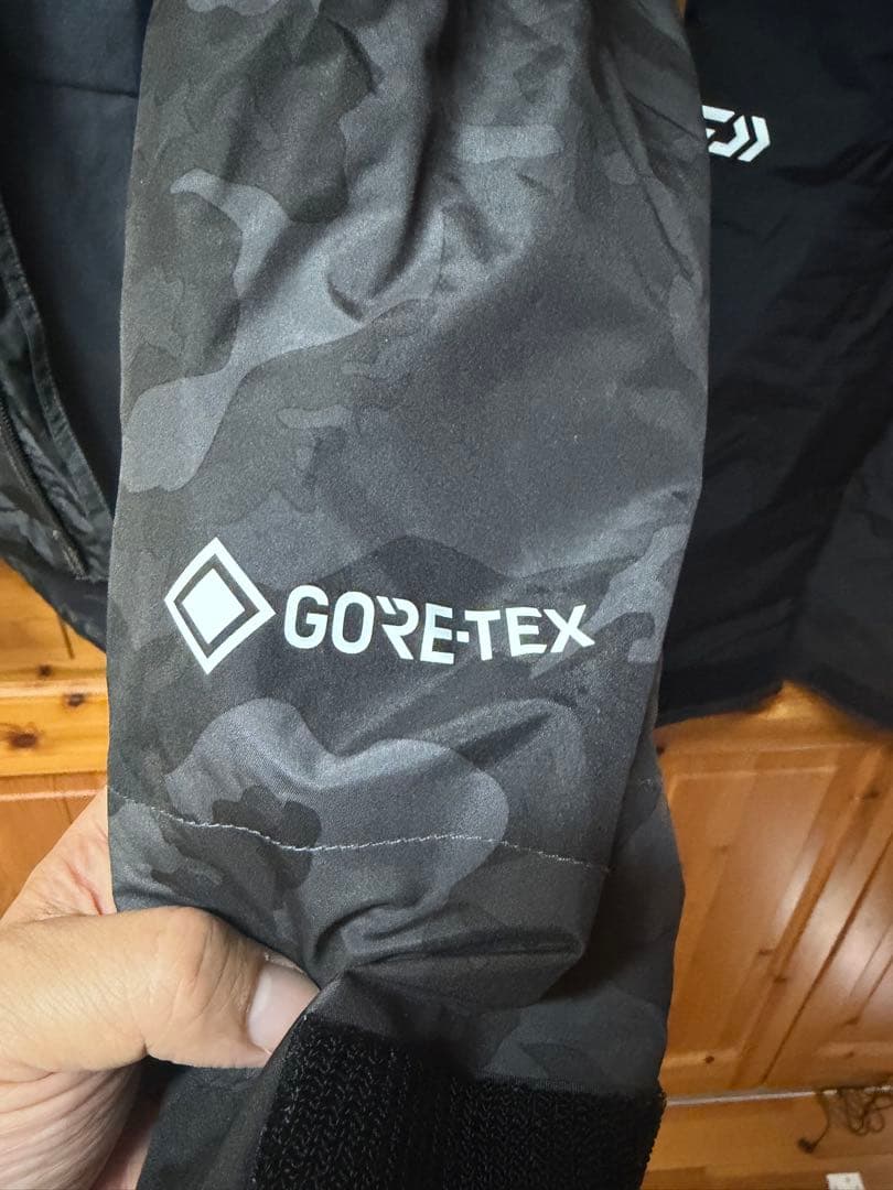 ダイワ　DW-1922 GORE-TEX ウィンタースーツ　ブラックカモ