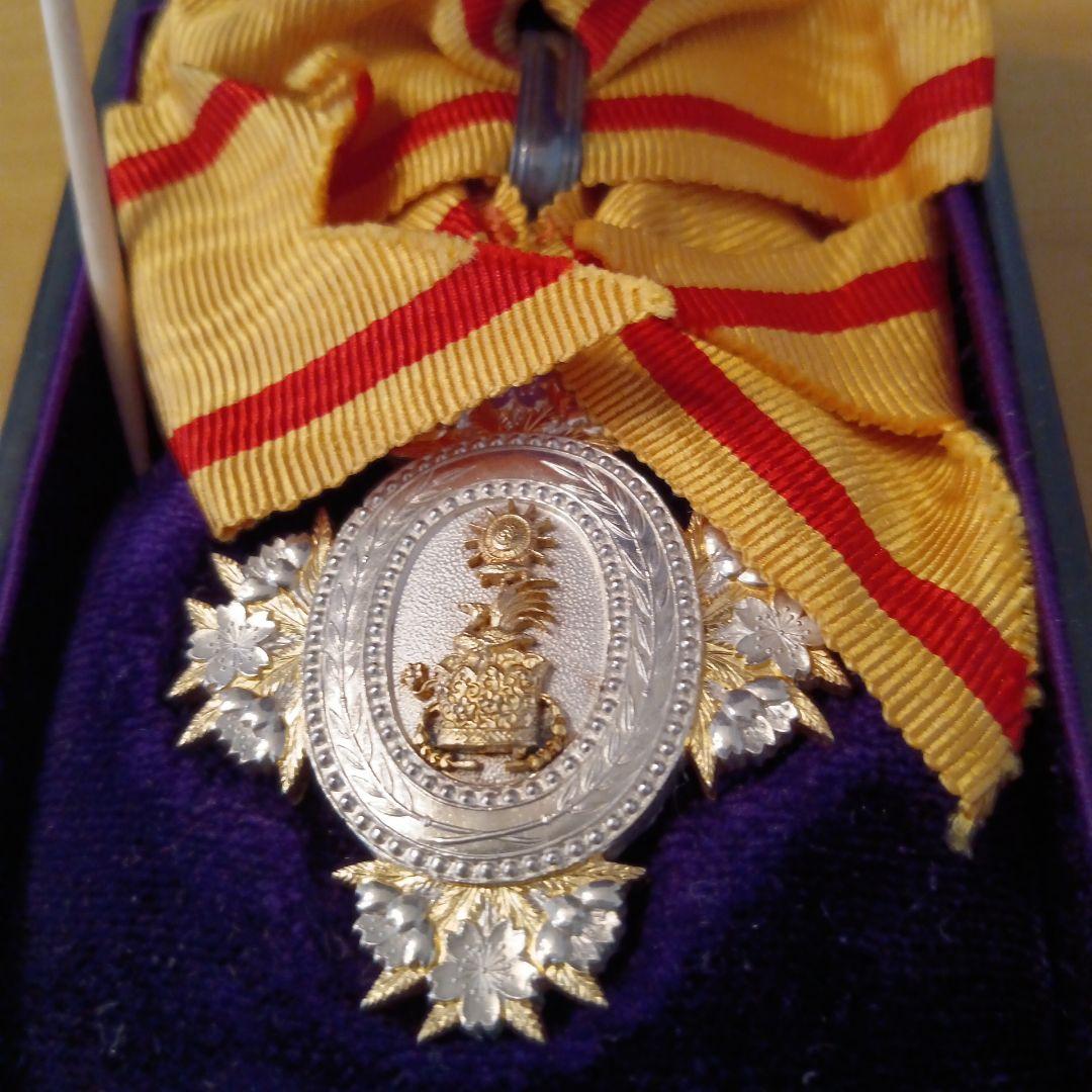 【レア 美品】勲七等宝冠章 勲章 褒章 徽章 女性勲章