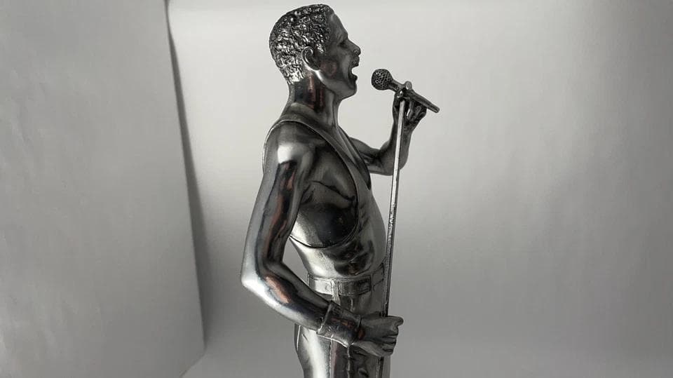 シルバードリームス　QUEEN　フレディマーキュリー　スタチュー