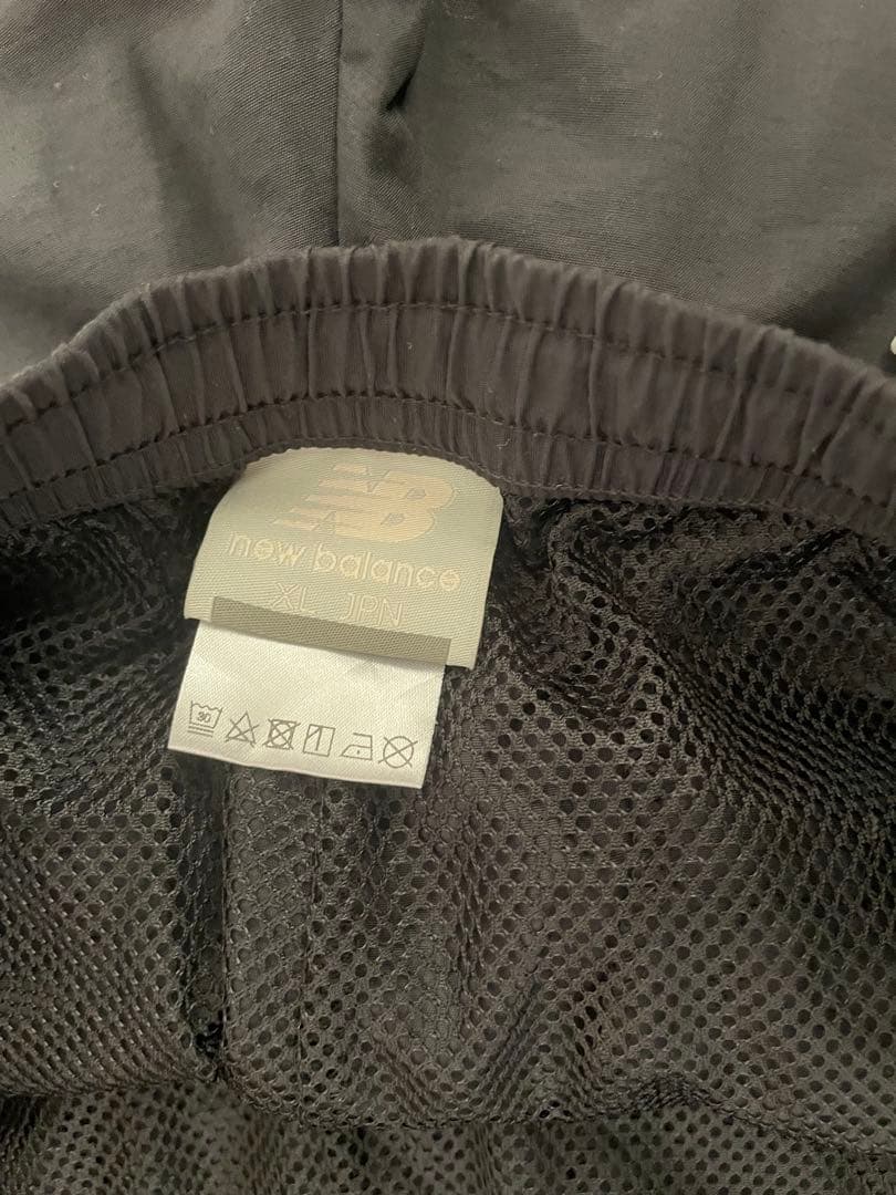 new balance ナイロンセットアップ ブラック/ホワイト　サイズXL