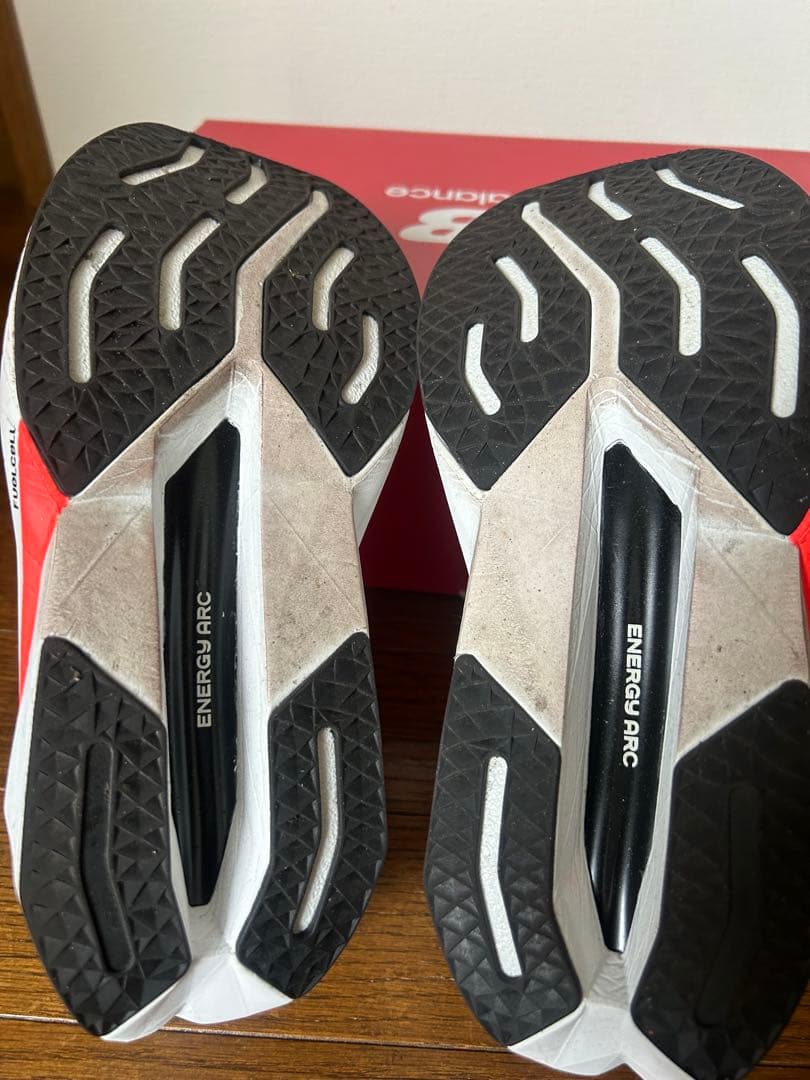 ニューバランスFuelCell SuperComp Trainer25.5cm