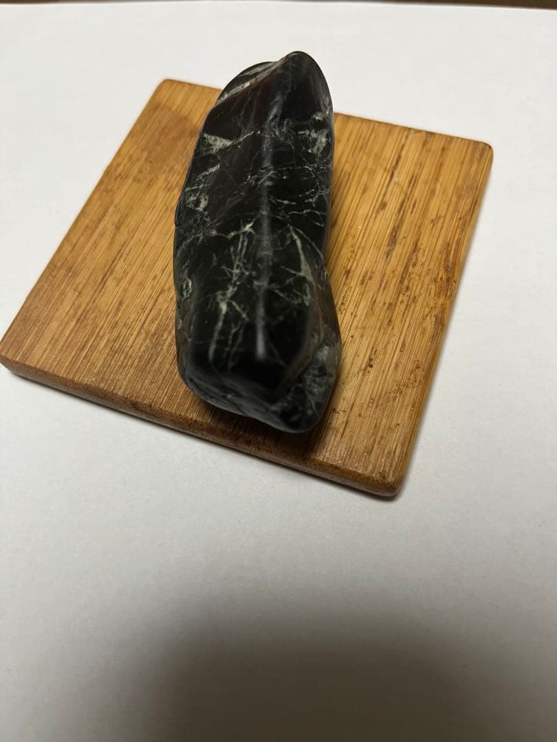 【糸魚川】 黒翡翠　145.8g