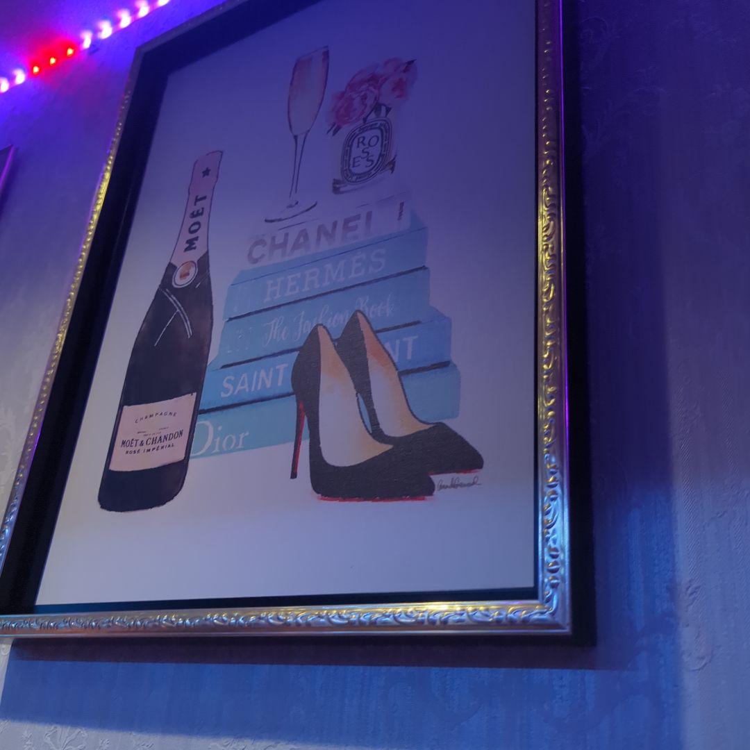 シャンパンとファッションのアート