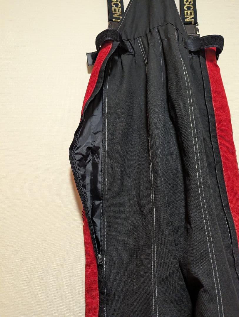 DESCENTE サスペンダー付きオーバーオール 黒赤