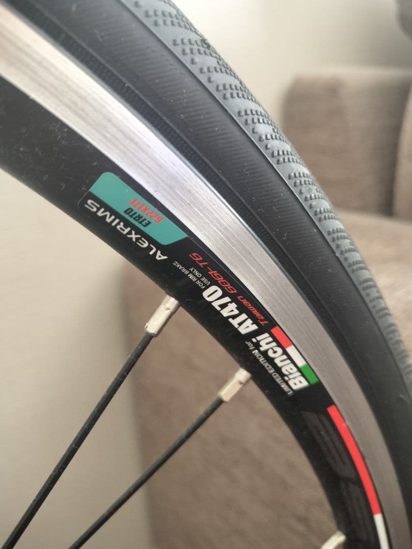 走行3回のみ★ほぼ新品ビアンキ ALU HYDRO TRIPLEロードバイク