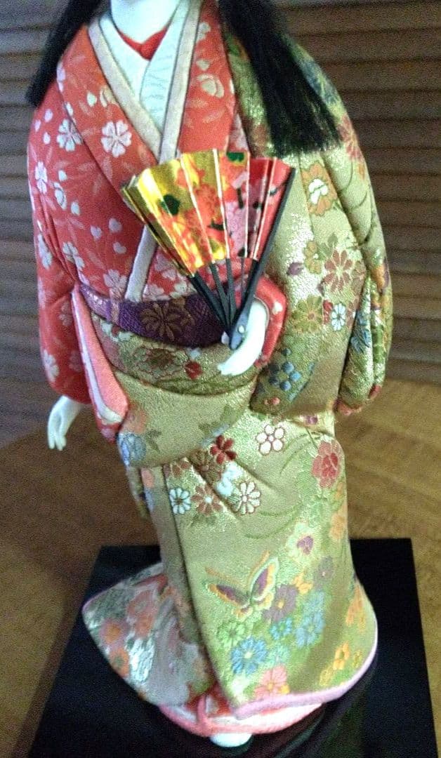 木目込人形 赤と金の着物