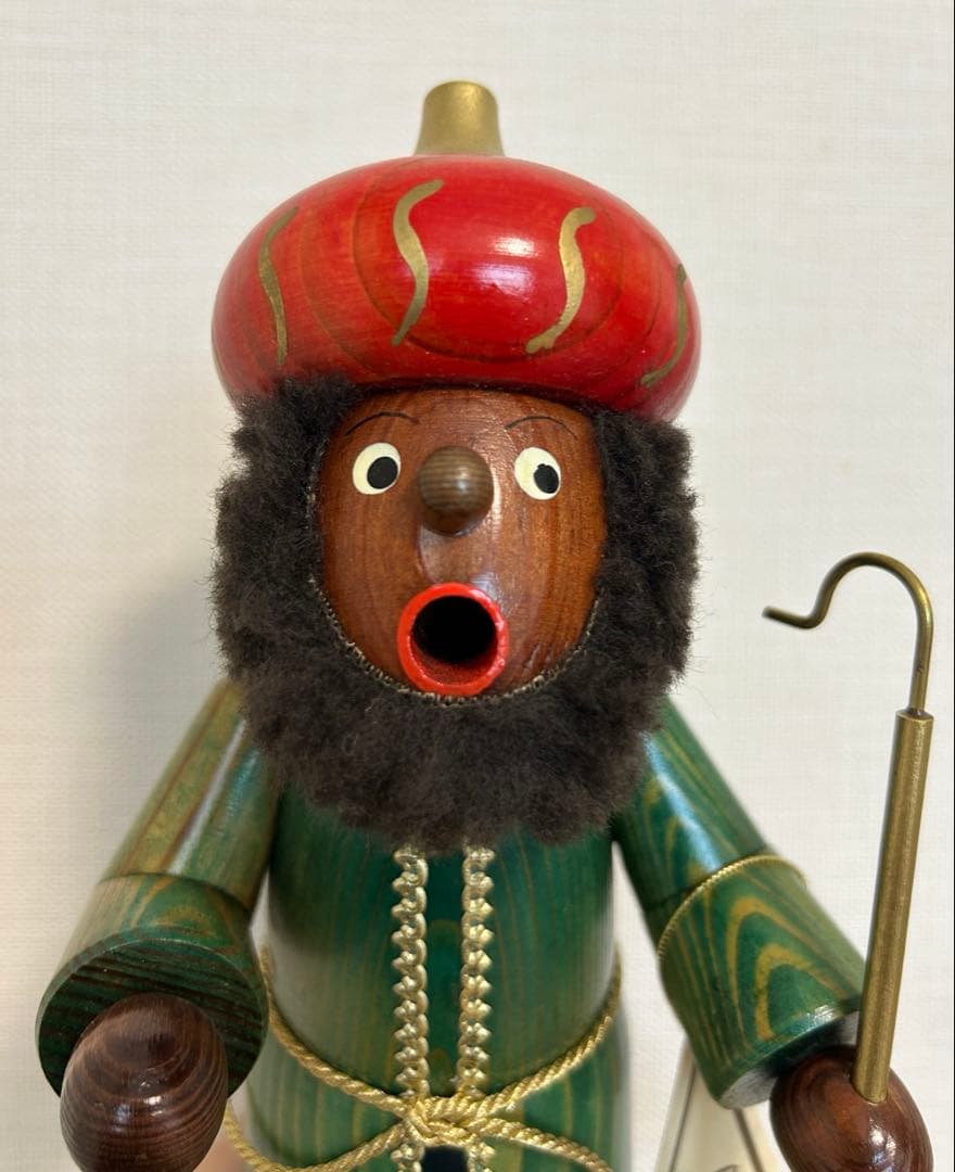 ドイツ　ザイフェンの老舗工房 ザイフェナー・ヌスクナッカー・ハウス製　煙出し人形