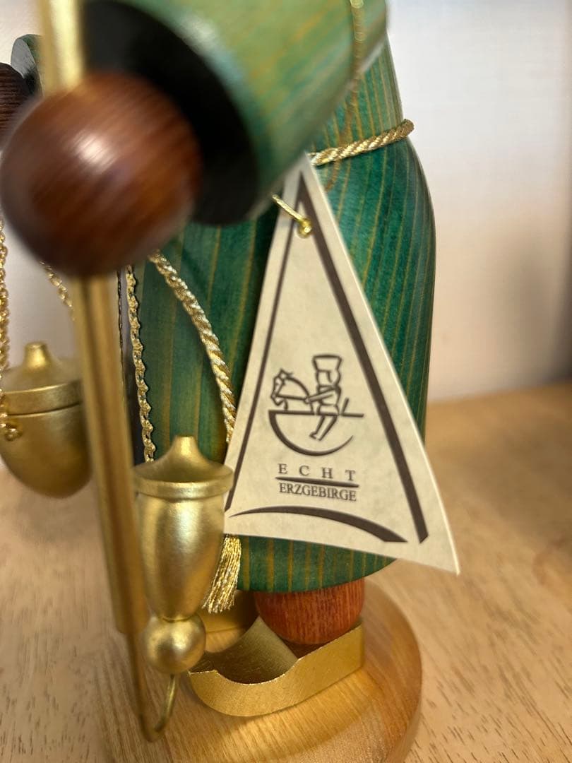 ドイツ　ザイフェンの老舗工房 ザイフェナー・ヌスクナッカー・ハウス製　煙出し人形