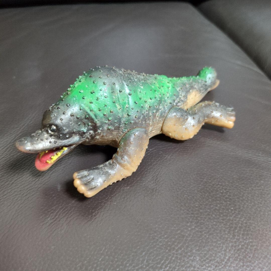1970年代 円谷プロ ゴジラ怪獣フィギュア 緑と黒