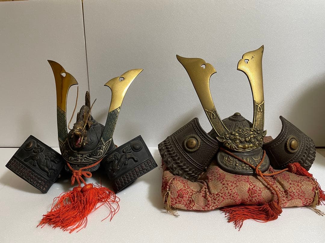 金属製の武具飾り 獅子・龍彫刻付き ２個セット