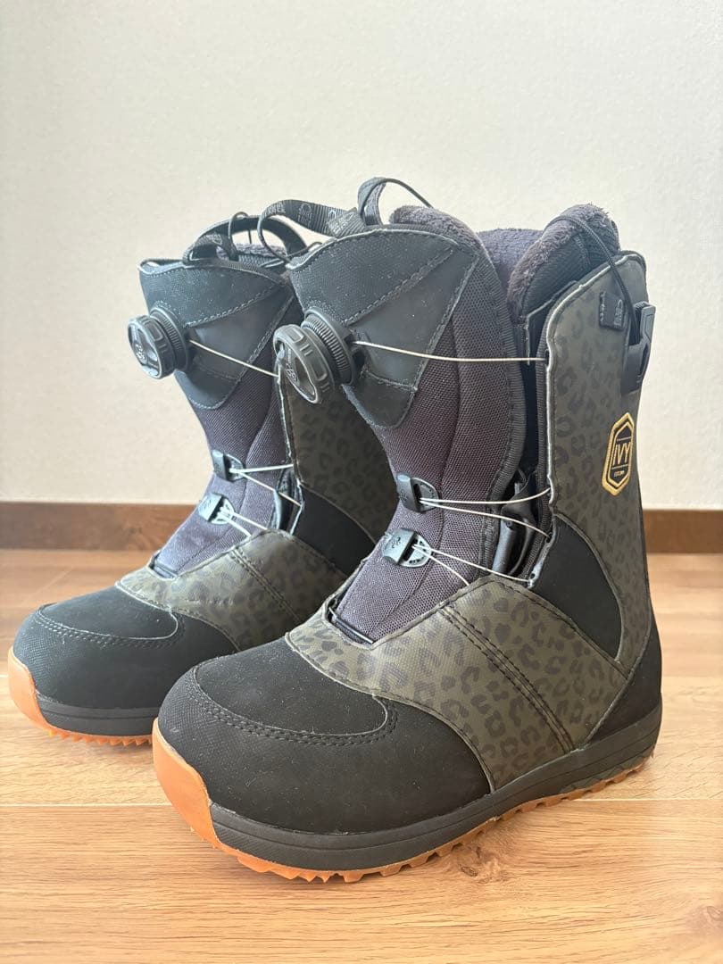 美品Salomon 女性用子ども用スノーボードブーツ