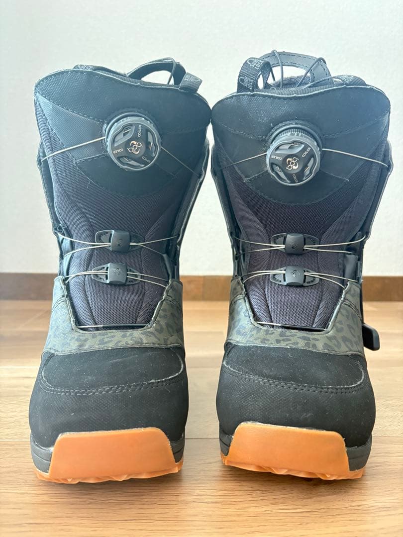 美品Salomon 女性用子ども用スノーボードブーツ