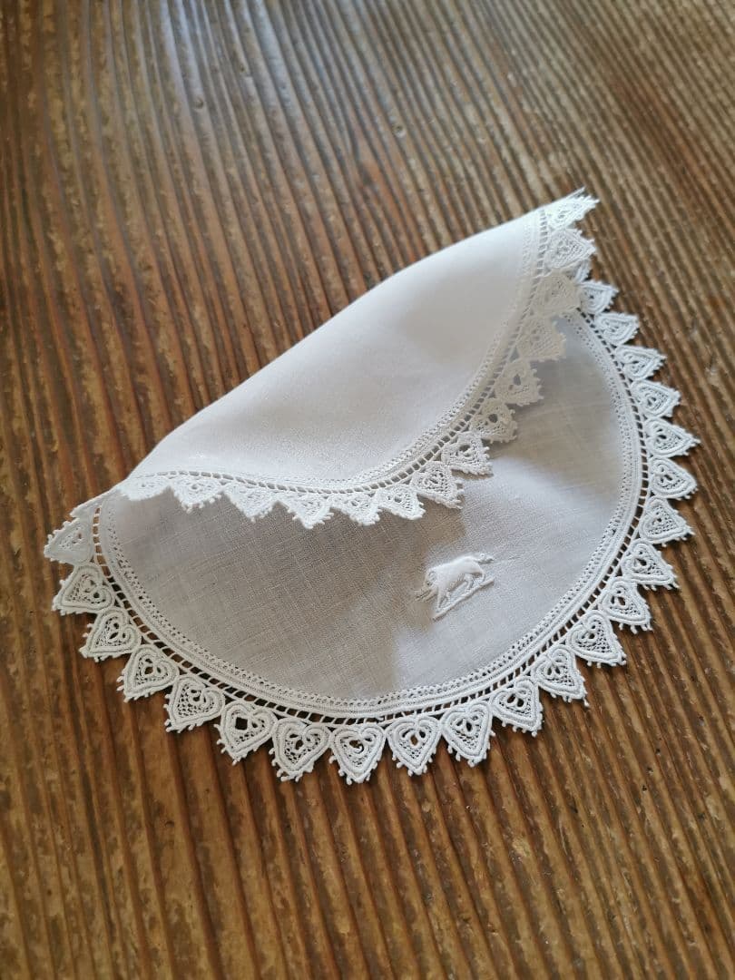 アンティーク 猪いのししアペンツェル刺繍 精緻なニードルワーク♤ ドイリー