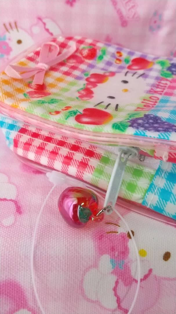 キティ　ポーチ　フルーツ　いちご　サクランボ　2002年　サンリオ