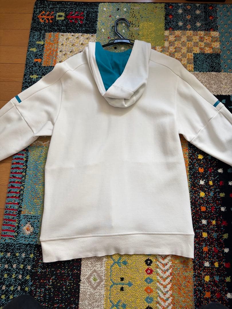 レアル・マドリード フード付きジャケット