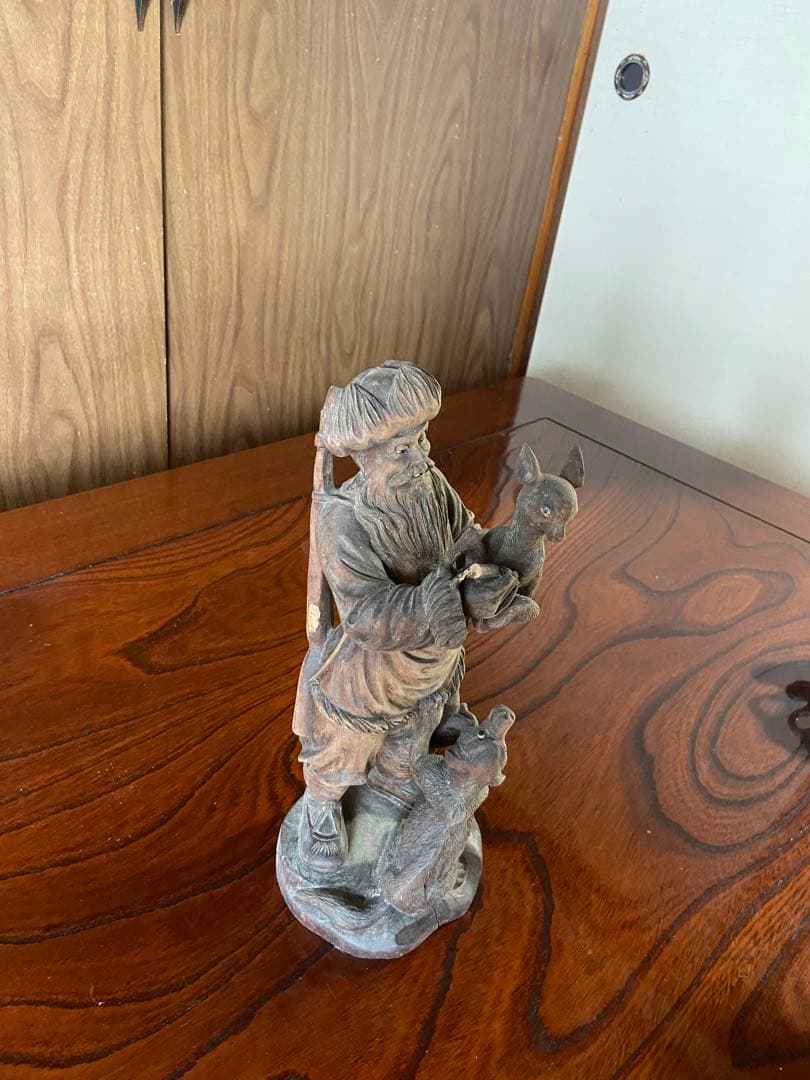 【クリアランスセール・木彫り】猟師の休息　高さ約30cm