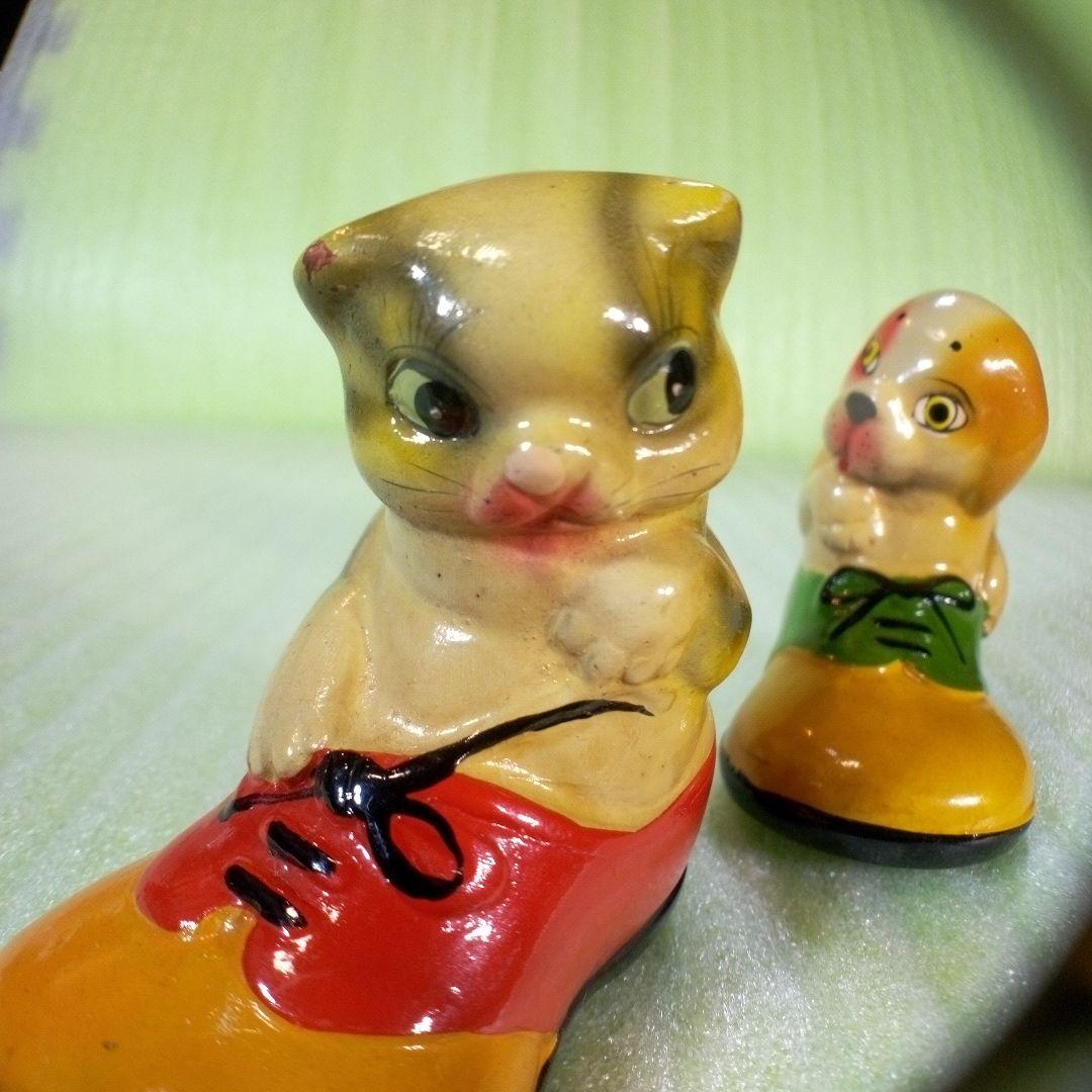 猫と犬の靴型置物　靴に入った猫と犬の鉛筆削り　フィギュア　アンティーク　レトロ