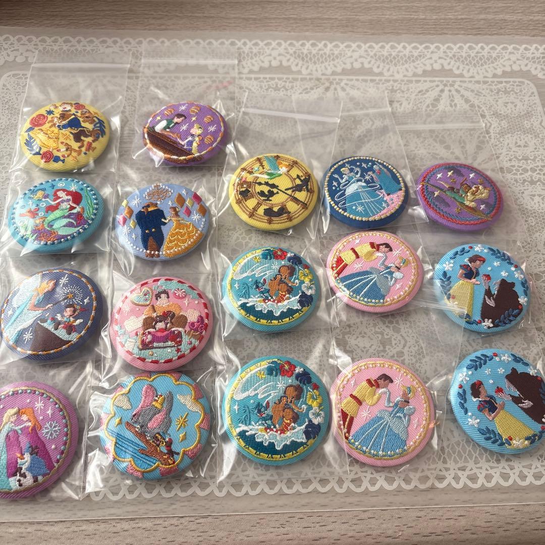 ディズニー　刺繍缶バッジ