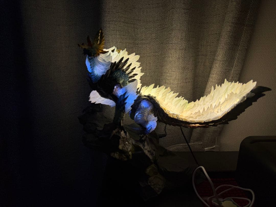 モンスターハンター　ジンオウガ　フィギュア　LED付