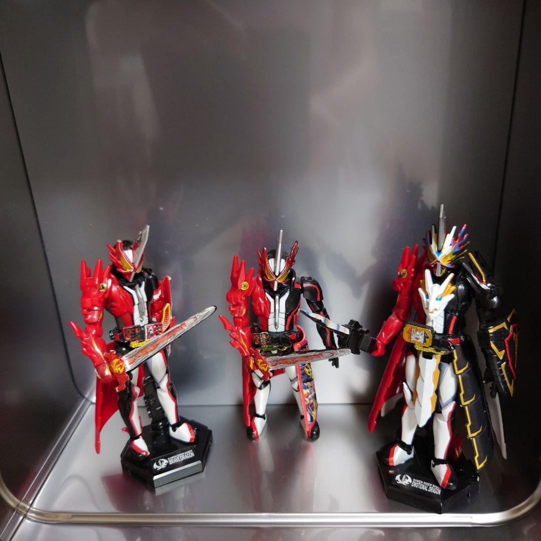 仮面ライダーセイバー 装動 18体＆アイテム等