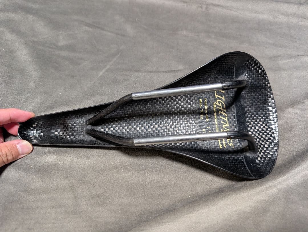 AX Lightness sprint カーボンサドル