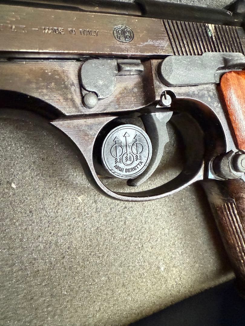 スズキ ベレッタ M92SB メタルフィニッシュ モデルガン 木製グリップ付