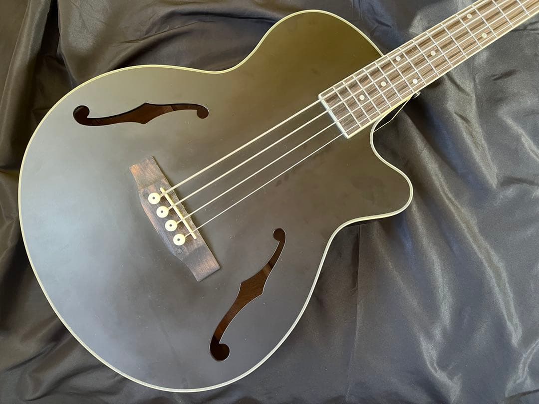 希少レア　URIEL エレアコベース ブラック　ケース付 美品　黒　完動品