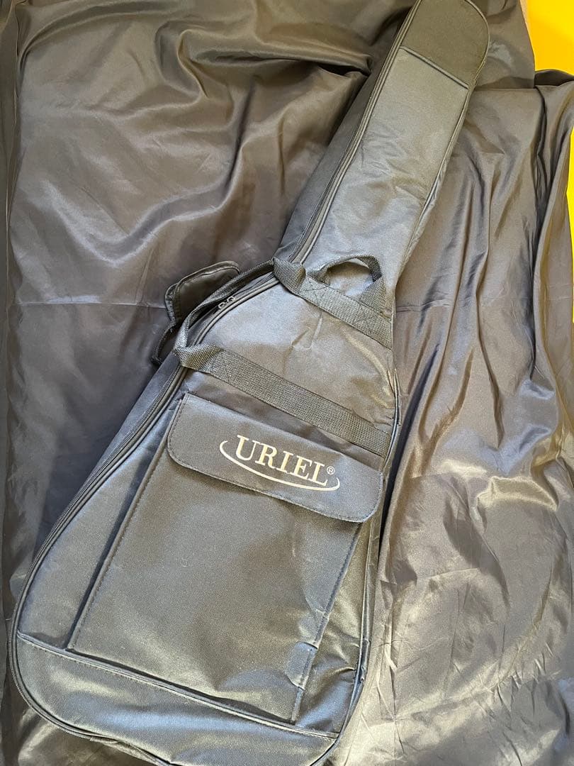 希少レア　URIEL エレアコベース ブラック　ケース付 美品　黒　完動品