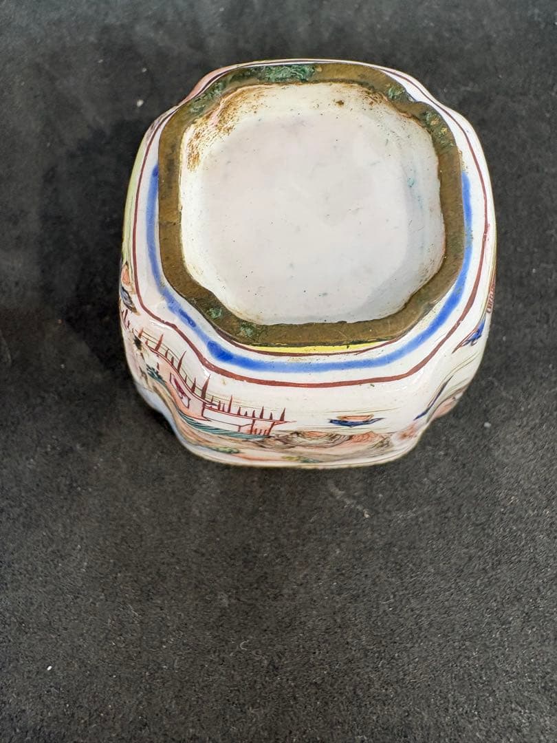 清時代唐時代徳化窯博古圖紋様 磁器大花瓶 伝世品焼物 粉彩