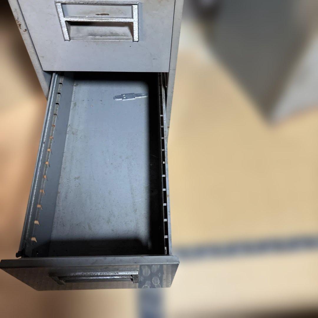 昭和レトロ　ZIPPER キャビネット 3段 グレー　鍵無し　時代物