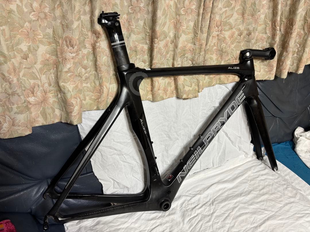 ニールプライド　カーボンフレーム　ALIZE NEILPRYDE