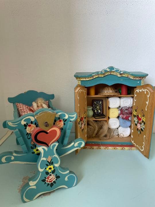 ドール用人形用クローゼットと人形付きベッド